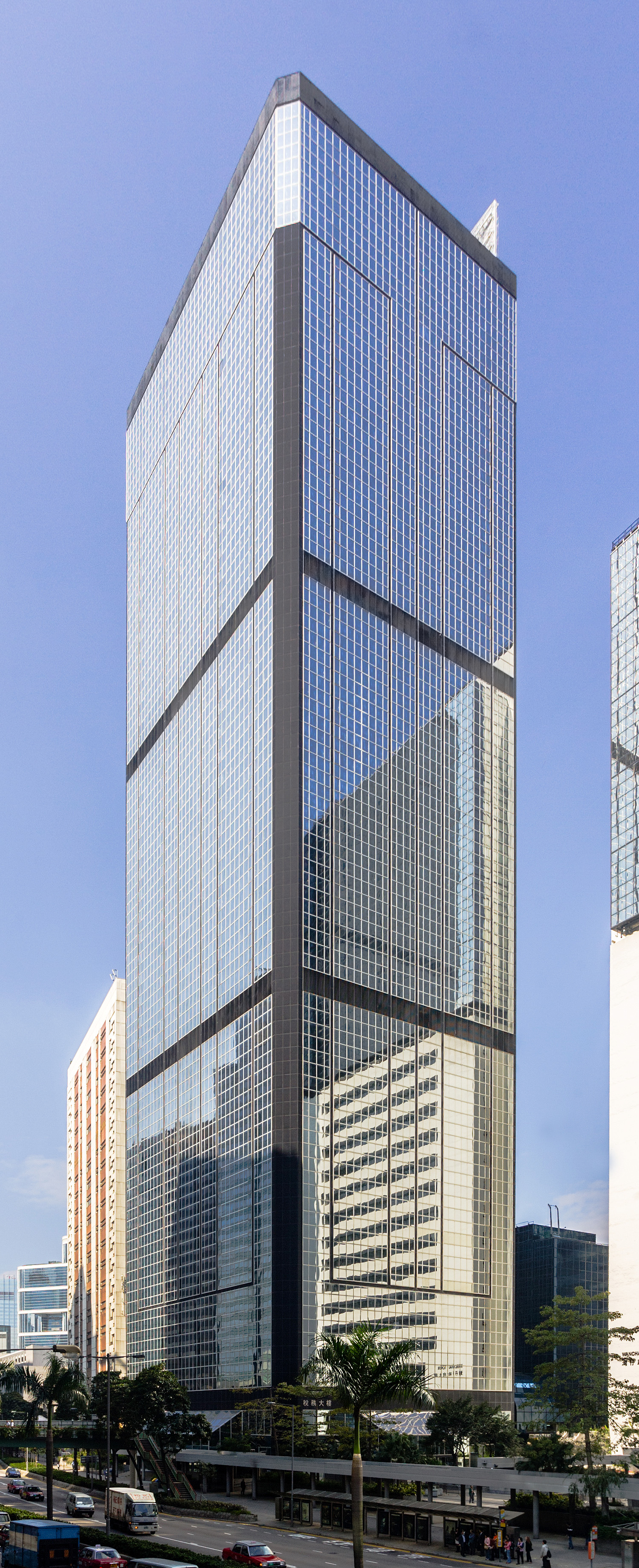 Revenue Tower, Hong Kong - View from the east in 2006. © Mathias Beinling
